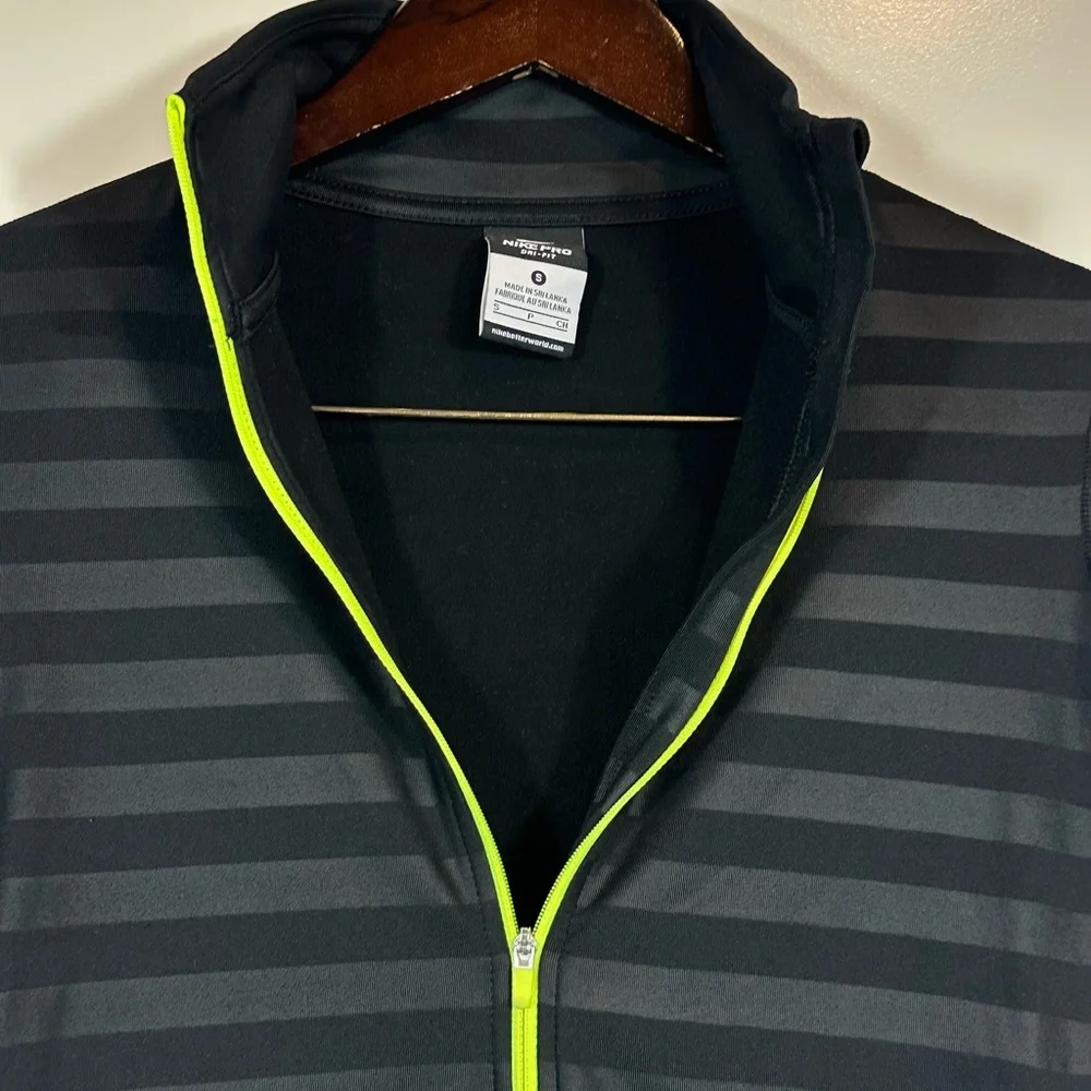 Nike Pro Dri Fit Hyperwarm 1/2 Zip Black Pullover Women’s Size Small Slim Fit
